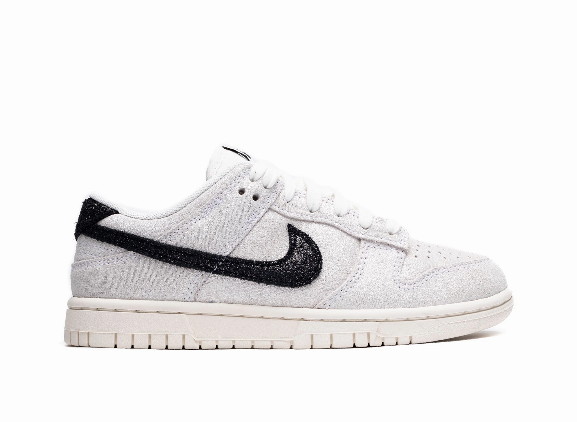 Women's Nike Dunk Low SE Padded collar design Textured Grip Pattern